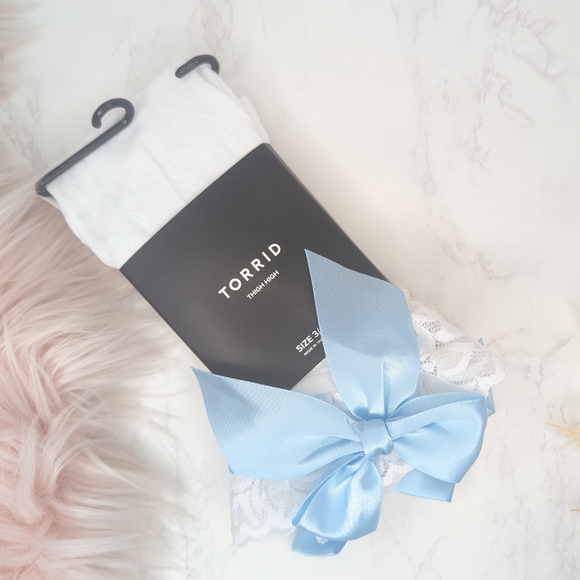 Torrid Sexy Thigh High Tights with Satin Bow details. Sz 3/4x - Picture 2 of 7